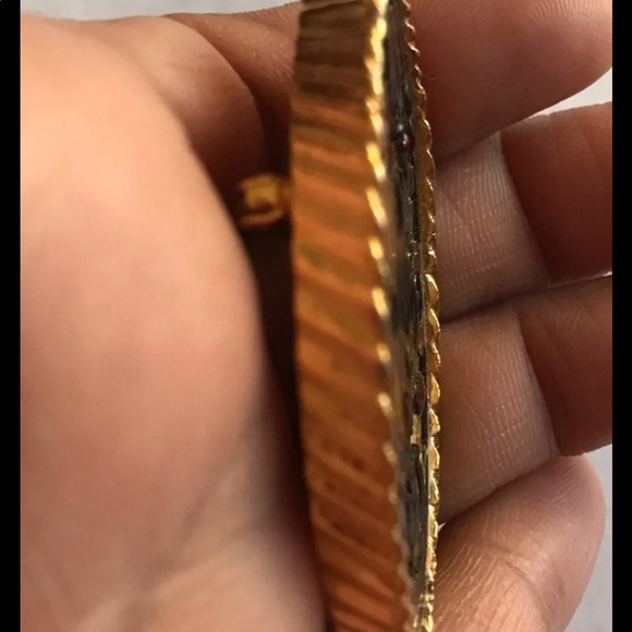 Vintage Flower Pin/ Broach - Picture 3 of 8